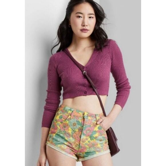 Womens Wild Fable Highest Rise Flower Power Cheeky Raw Hem Jean Shorts - Sz 10 - Picture 1 of 5